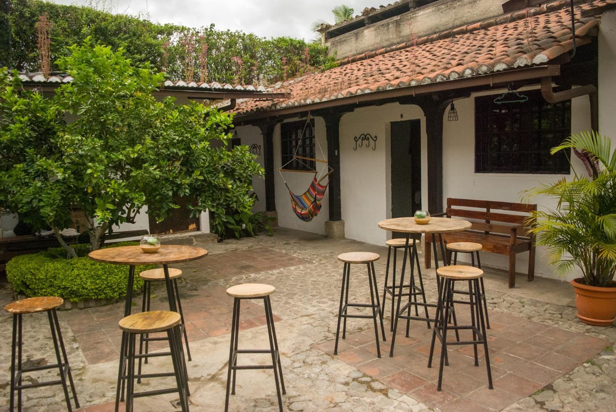 Tzunun Hostel Antigua Exterior foto